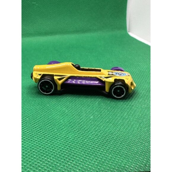 Hot Wheels Toys Hot Wheels 23 Mattel Medevil Yellow Purple Sports